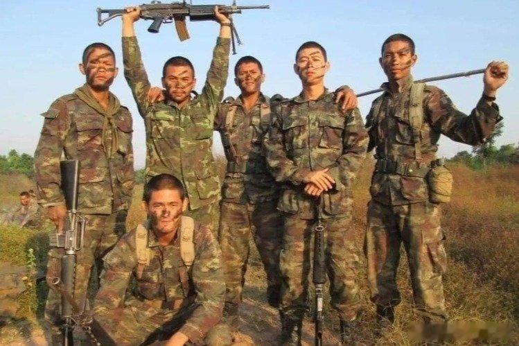 凤凰新闻【伤亡700人，中方援建大桥被炸，中械军大胜，大批导弹成战利品】这下，泰