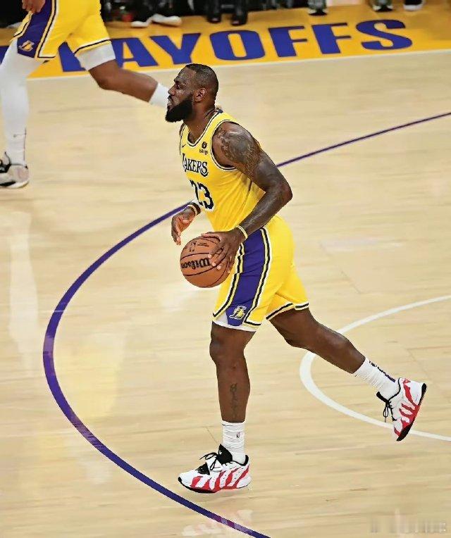 明天湖人打猛龙东契奇因为二儿子出生飞回国，这场比赛将是詹姆斯本赛季真正发挥的场次