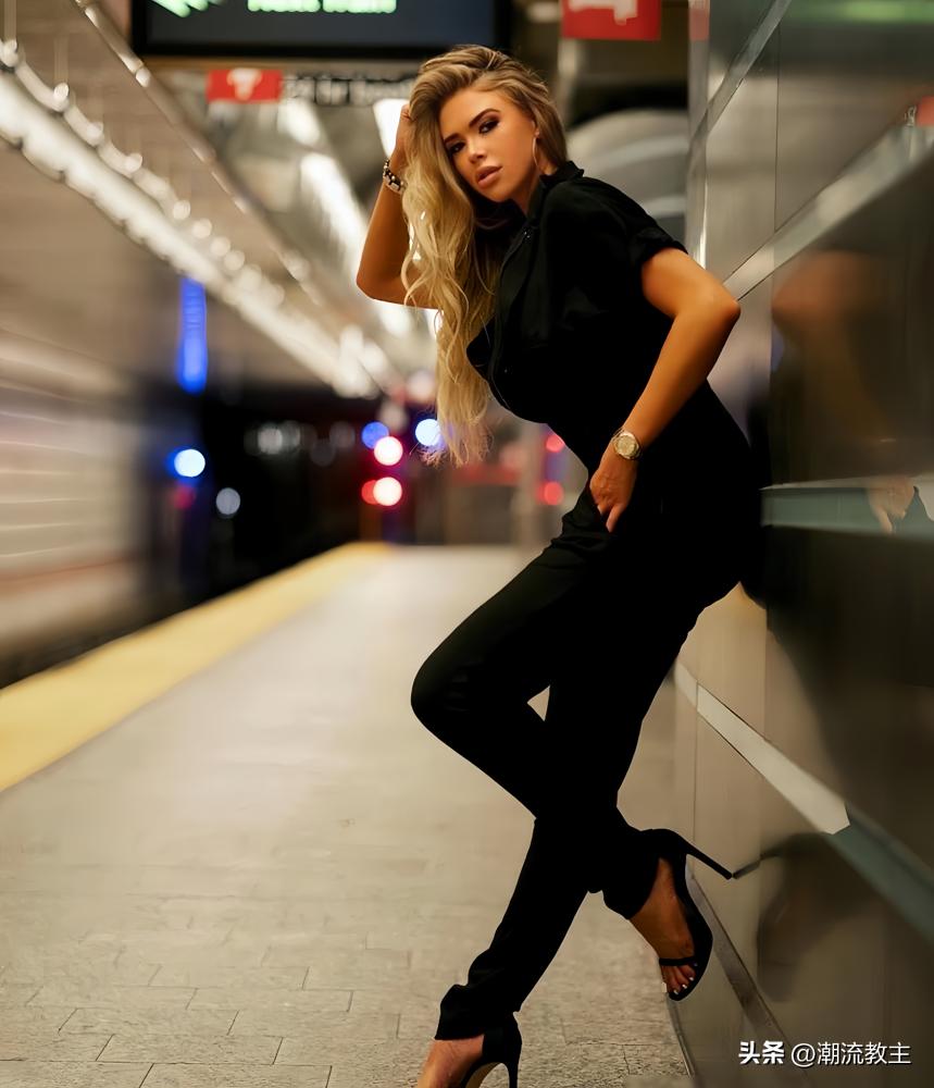 凯特·阿普顿，多少人盯着那“丰腴曲线”，可一开演，尴尬得人脚趾扣地，就离谱。