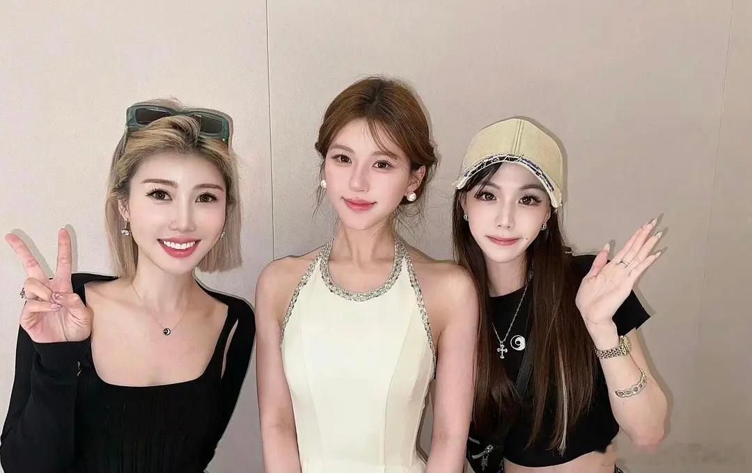 虞书欣赵露思这两人的妆容和打扮和一般女星真的不一样，同样被嘲普女的任敏，这三人妆