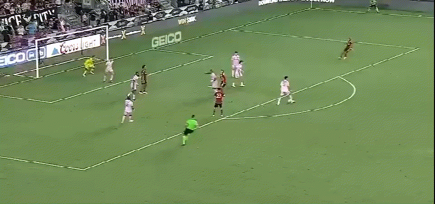 布斯克茨踩单车，偷鸡不成蚀把米。[笑哭][笑哭][笑哭]在迈阿密，简单实用就好，