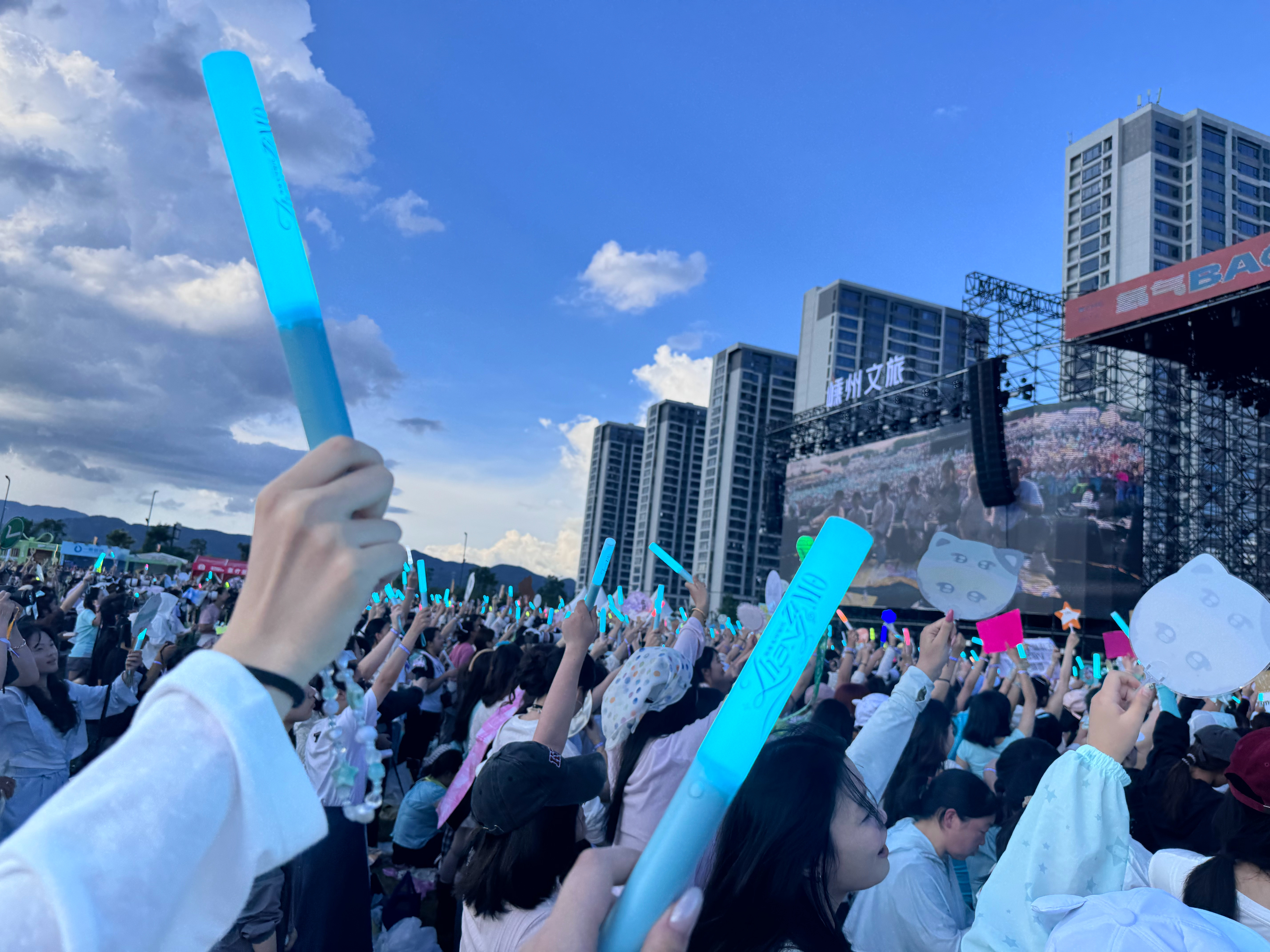 好多人啊… ​​​