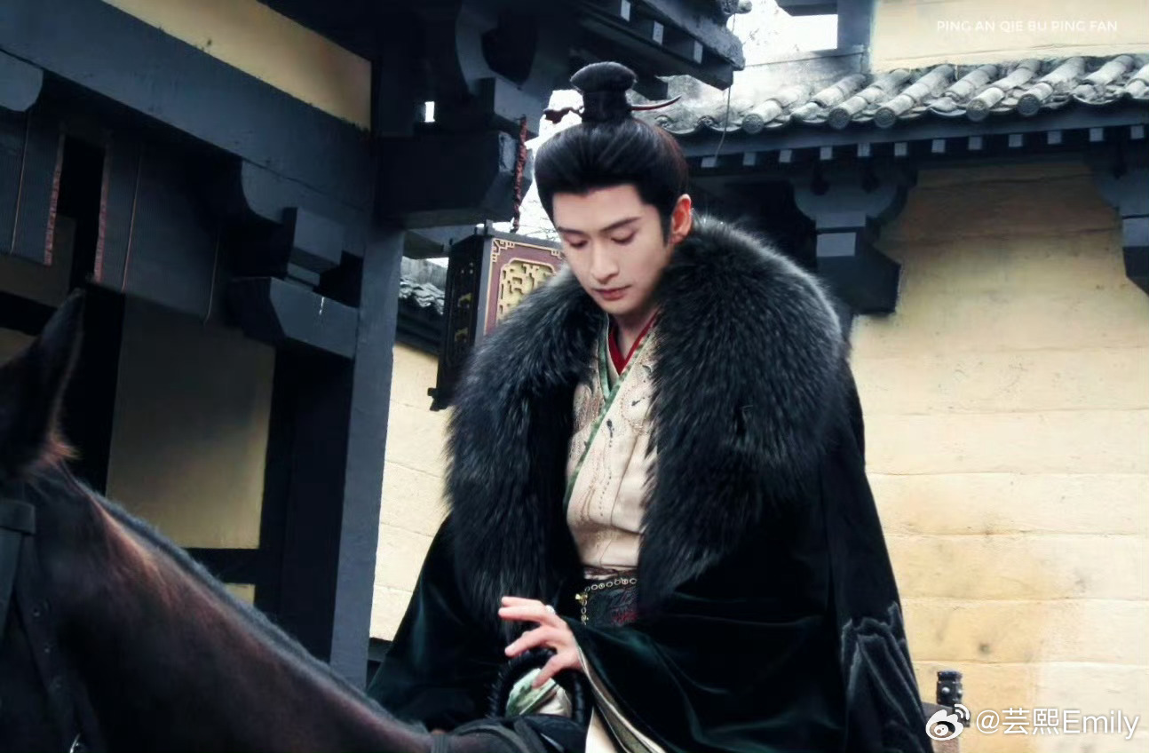 张云龙虞书欣聚餐，粉丝人均行走宣发机，KPI意识真的拉满了！偶遇都能精准抓热点，