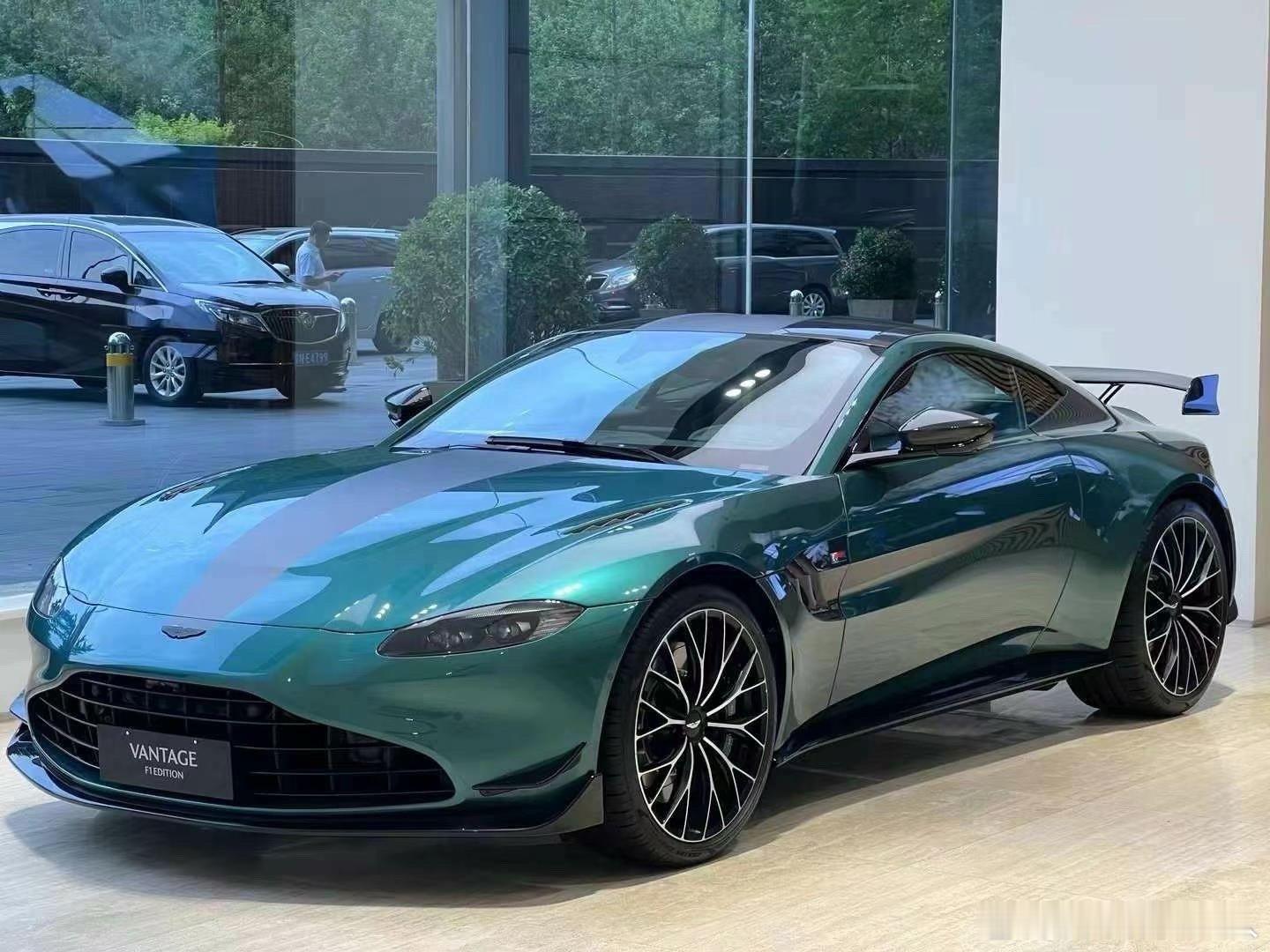 Vantage F1 狂野桀色 挣脱束缚“应用了车系甚至品牌史上最具挑衅性和攻击