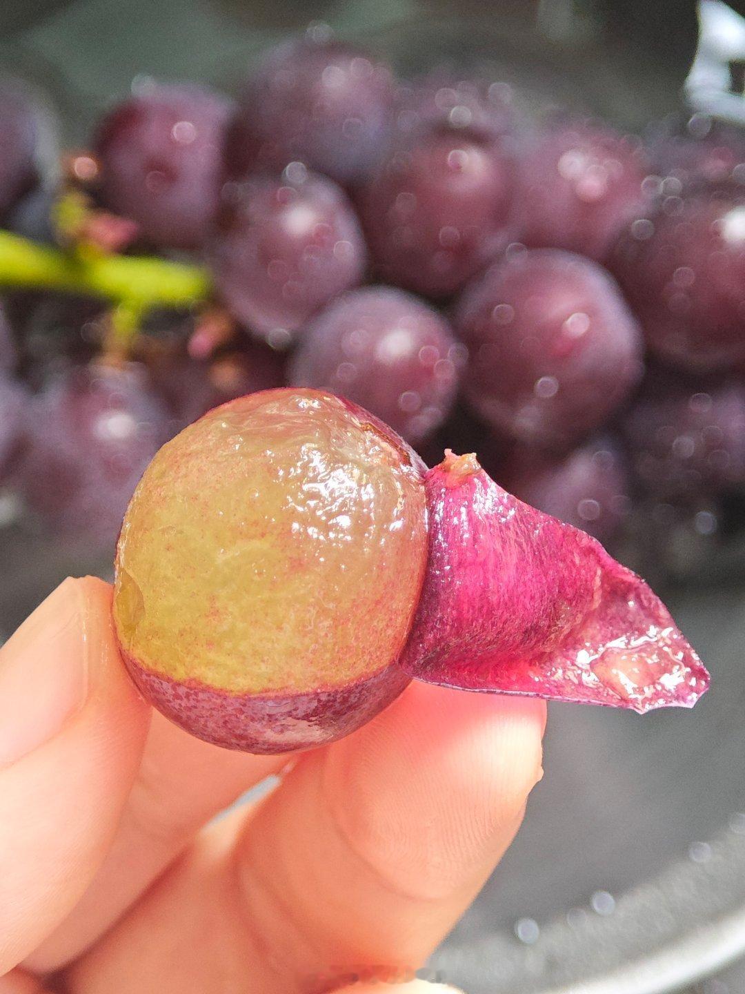 卖葡萄！卖葡萄！葡萄园寄来了今年的新葡萄🍇合作的第三年，每次我都要确认了够熟够