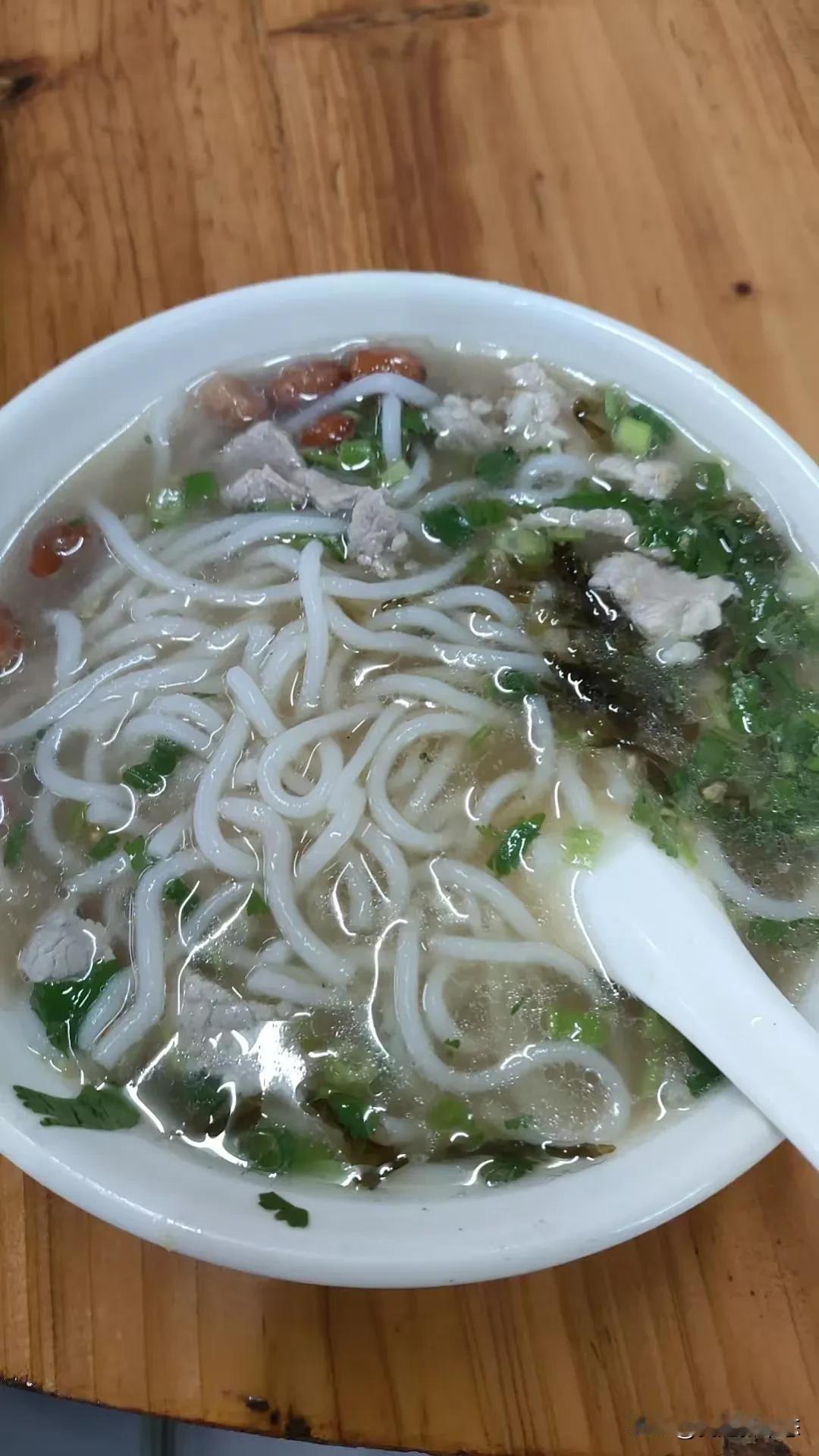 吃一碗海南文昌抱罗粉，是不是相当于吃一碗河南烩面？如果是，那我告诉你这价格差大了