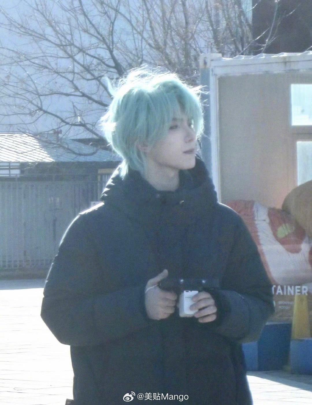 手搓版苏新皓接力摇 手搓版接力摇不仅还原了动作，更传达出了原舞台的感染力。虽然表