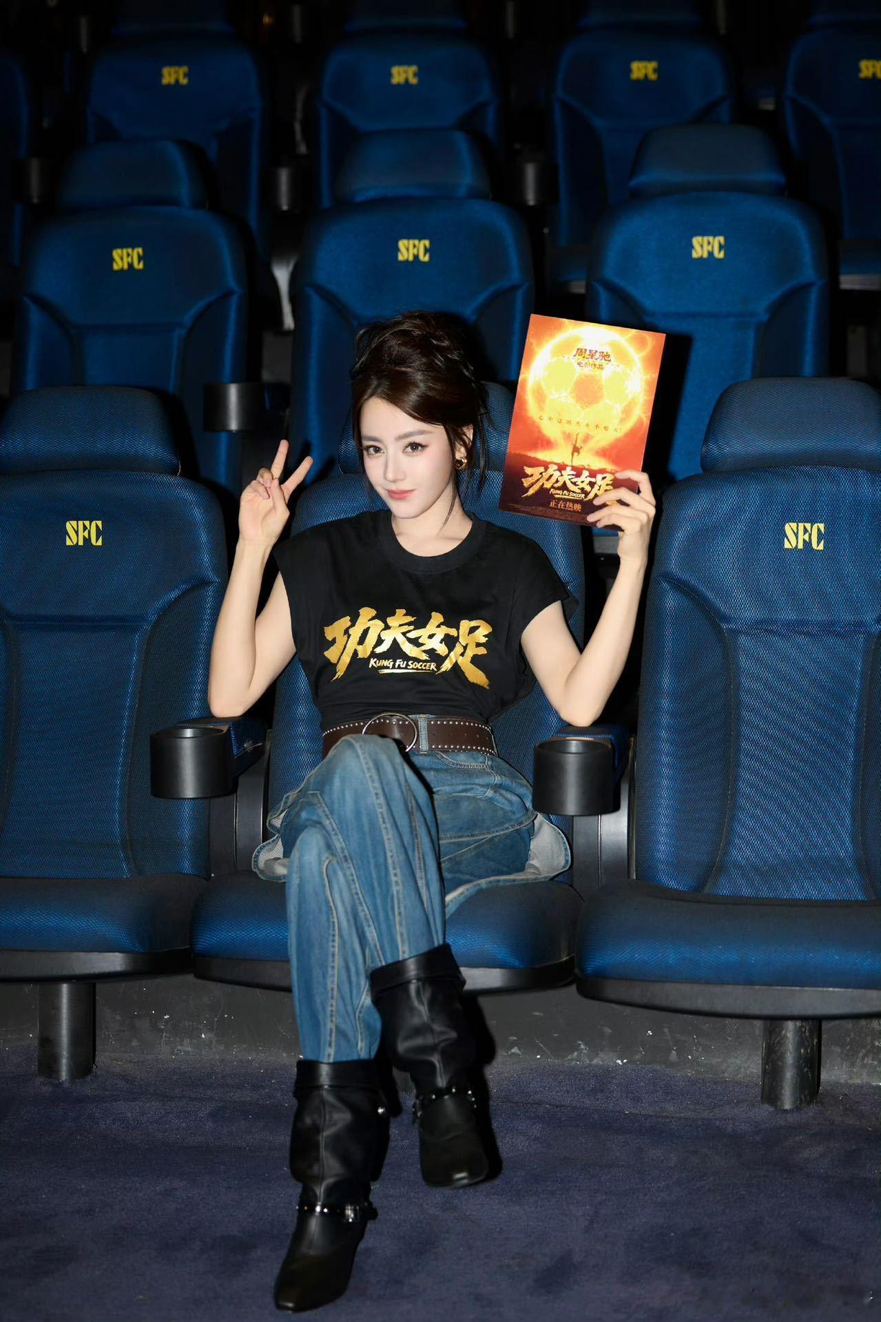 迪丽热巴在里面的表演确实不错，带来的笑点也挺多，是和她本人的性格有关系吗？ 