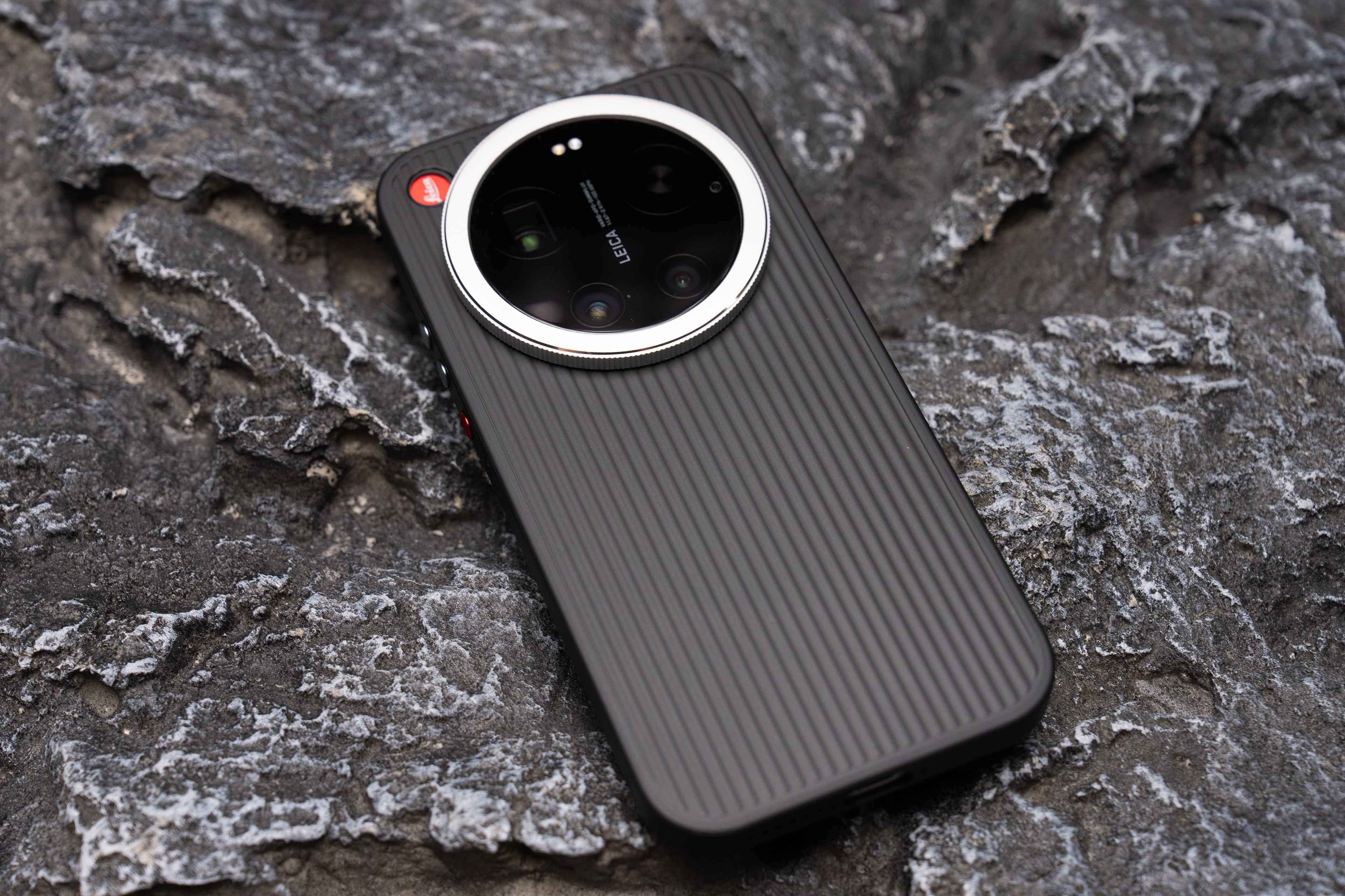 分享一下这次收到的 的小米17Ultra壳子，简直是太懂了，真的，特意给徕卡标挖