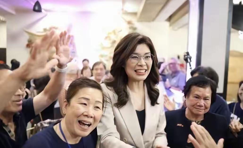 6月8日，新加坡《联合早报》传出消息：国民党主席昨晚在纽约一场侨宴上亮相。

七
