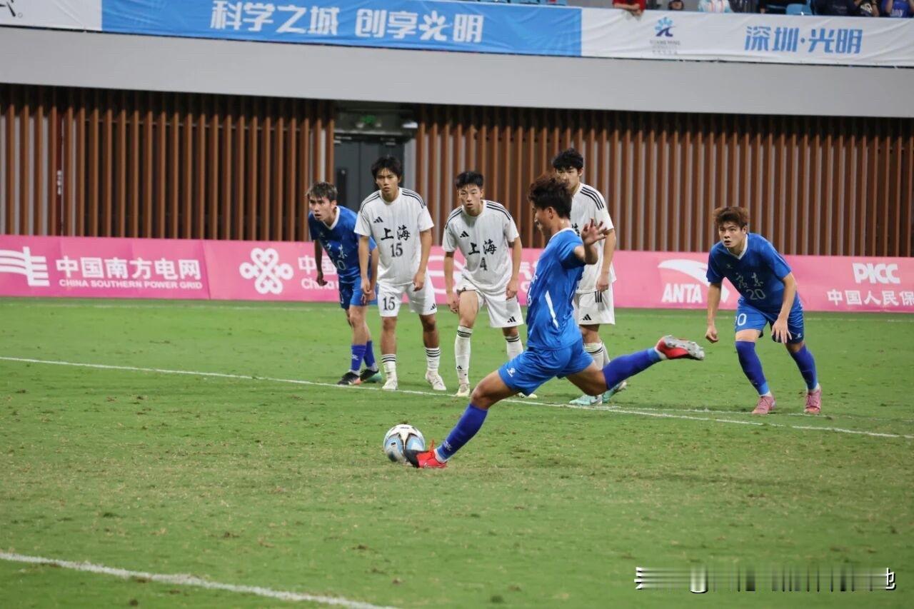 广东队与湖北队的决赛将于11月12日晚7点45分在深圳青少年足球训练基地进行，这