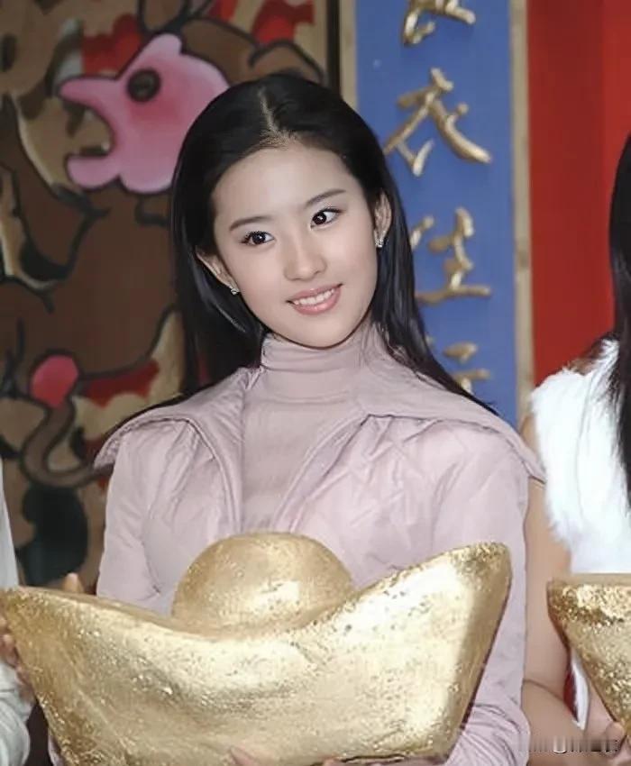 今天还跟同事说：刘亦菲上辈子到底是积了多少福啊，这辈子这么幸福完美！要脸蛋有脸蛋