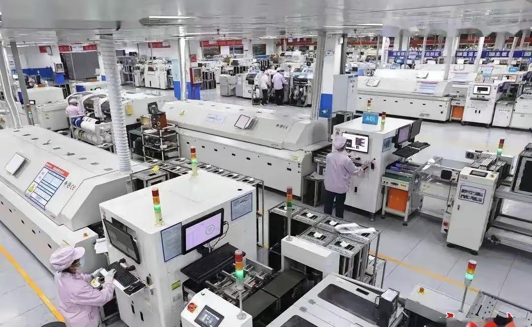 翻开联合国《世界人口展望》的最新数据，中国人口正在经历一个清晰的“拐点时刻”，从