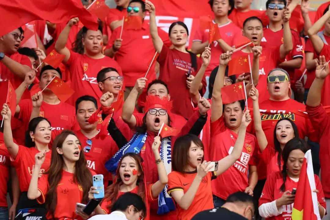 首先恭喜我们的U23男足一路艰辛捧得本届亚洲杯亚军奖杯，纵观整场比赛差距还是显而