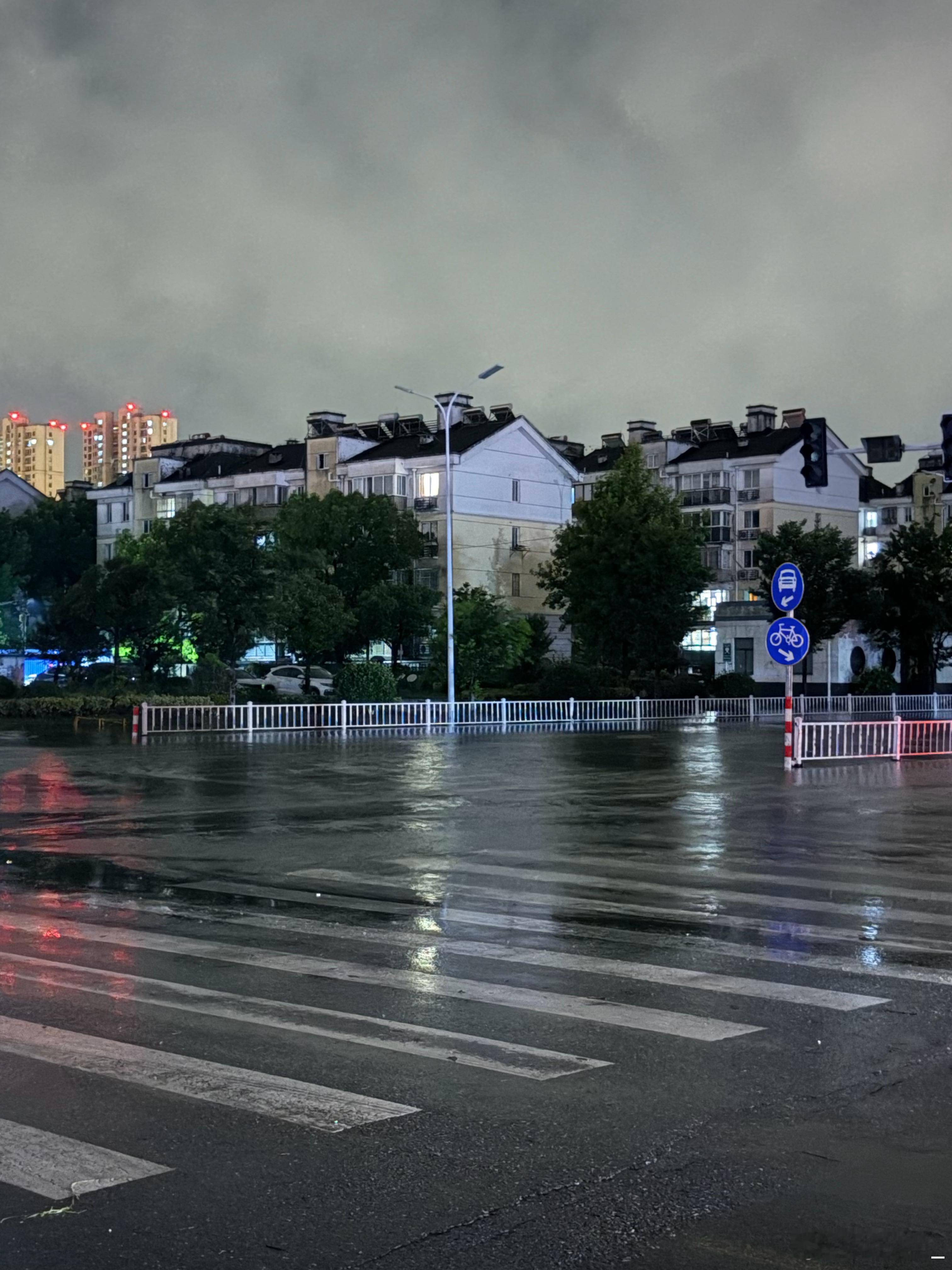 谁借我我个皮划艇 我划回去 