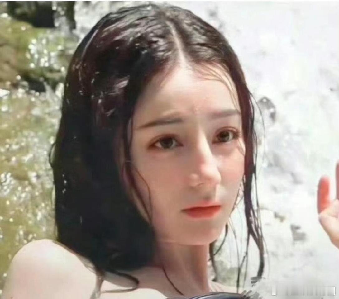 迪丽热巴这啥时候照片啊[开学季][开学季][开学季]这么纯欲感呢？？ ​​​