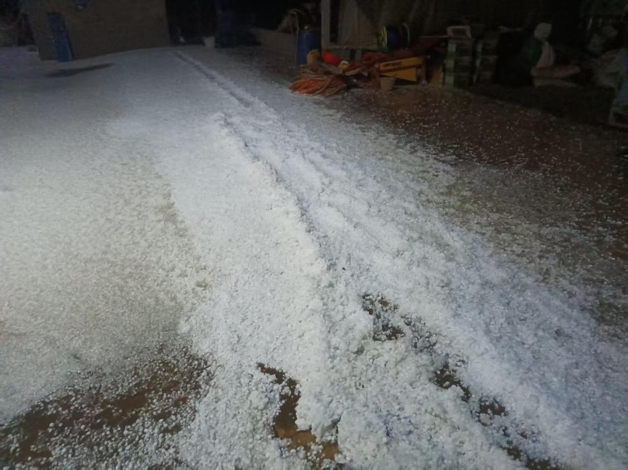 六月下冰雹了。