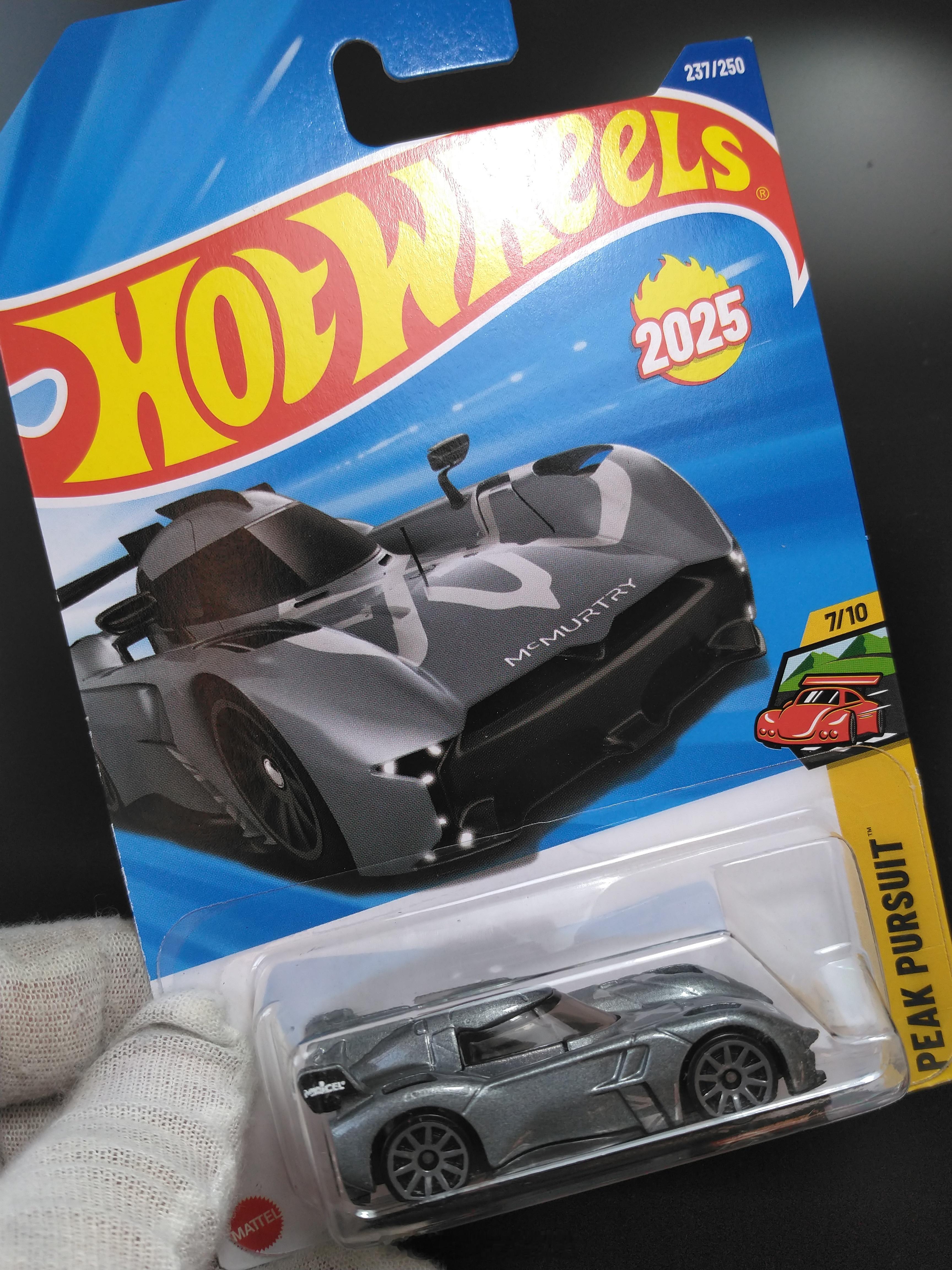 今日份快乐，买了个风火轮小风扇。儿子问为啥后面写着风扇跑车，老衲给他看了一段古德