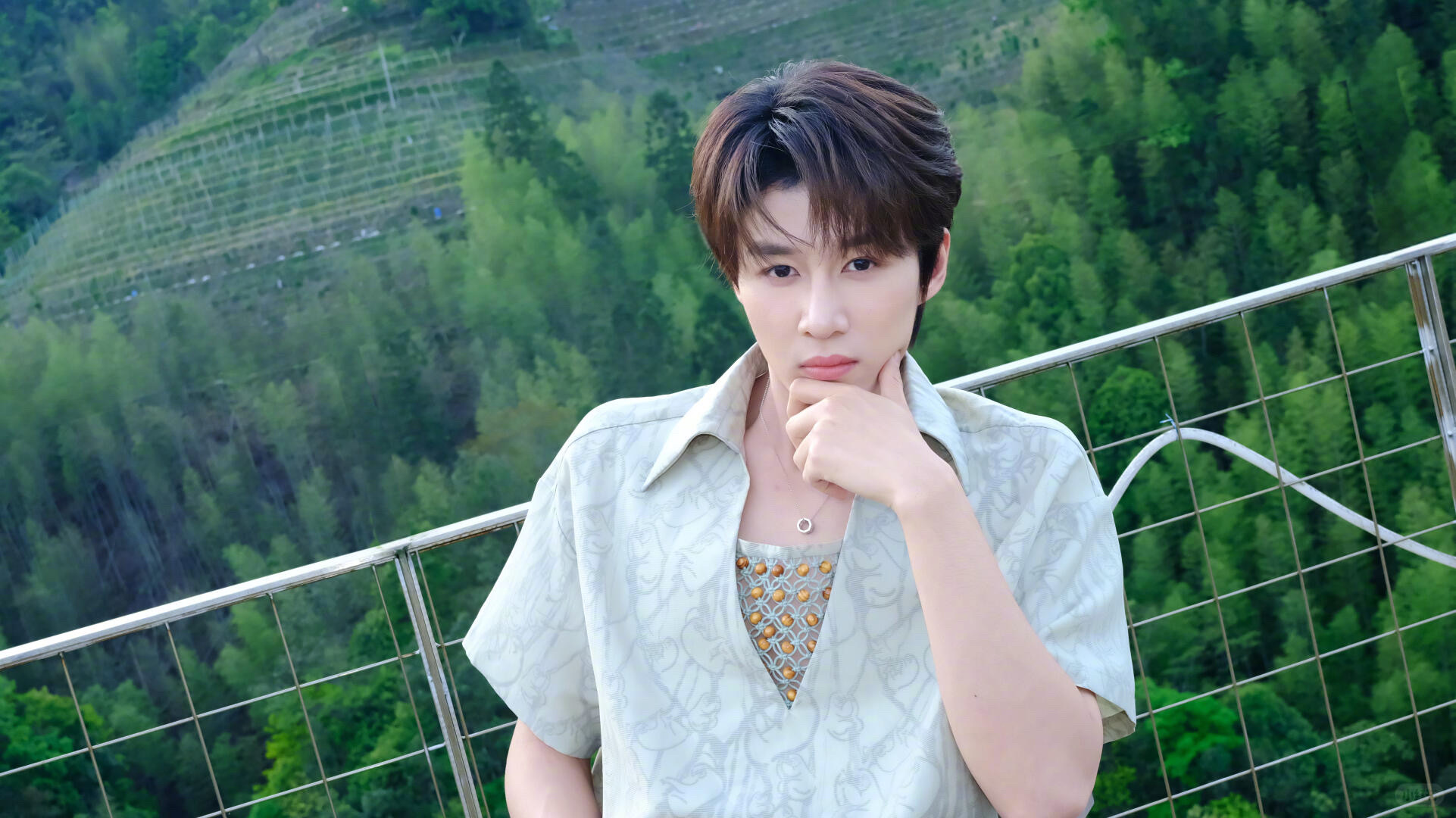 卓沅壁纸 zy 卓沅收工照 桂林的这个春天因为的赴约，变得格外诗意盎然。粉丝们纷