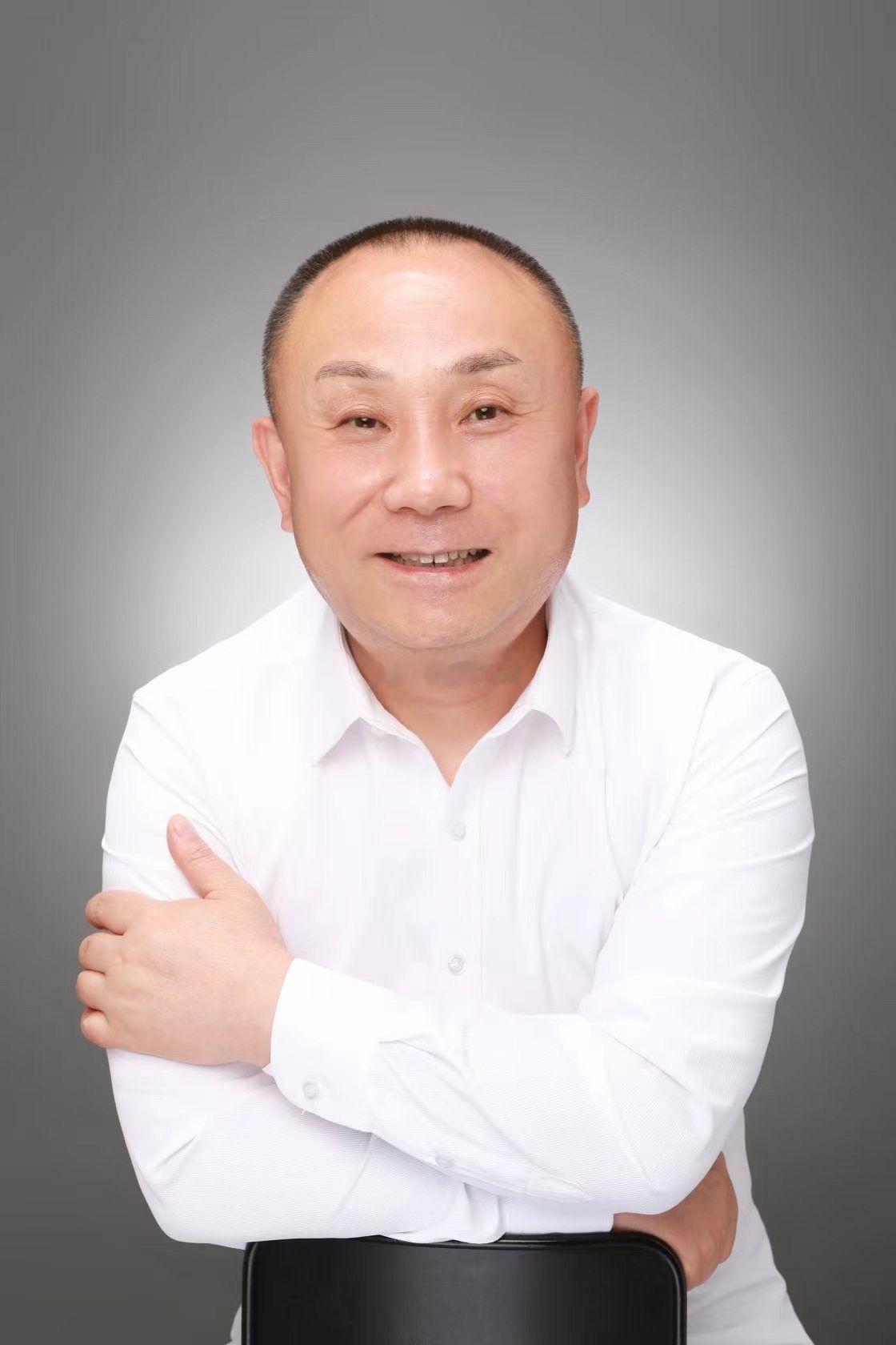 这个严总还是个退伍军人？可惜了。
