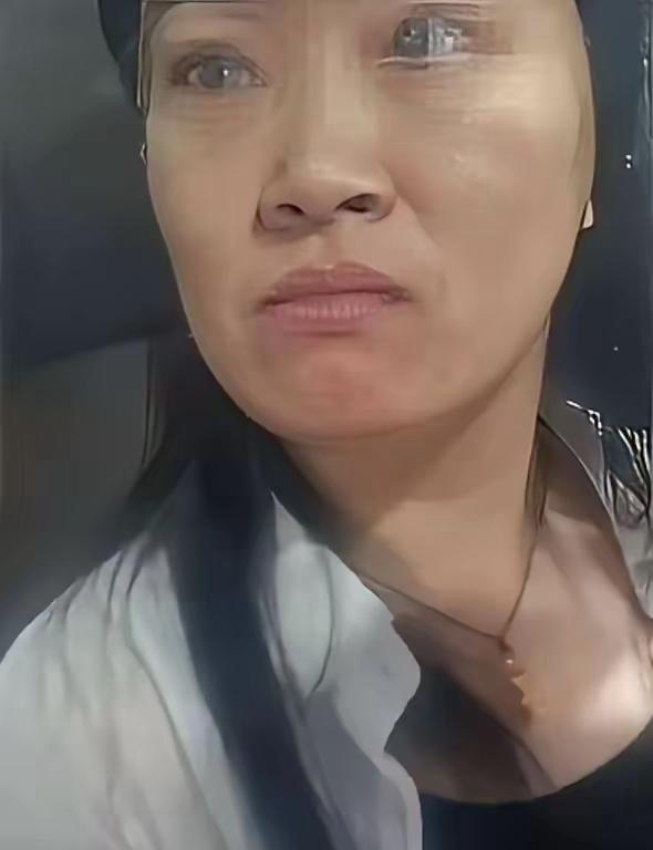 一句“没本事才来送外卖”，这位女老师把自己的饭碗砸了！

最近网上热传的电梯冲突