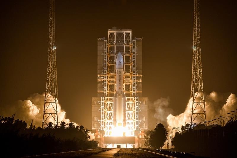 #嫦娥六号发博提醒接收月球快递# 中国有自己的宇宙传送带。中国的嫦娥探测器系列是