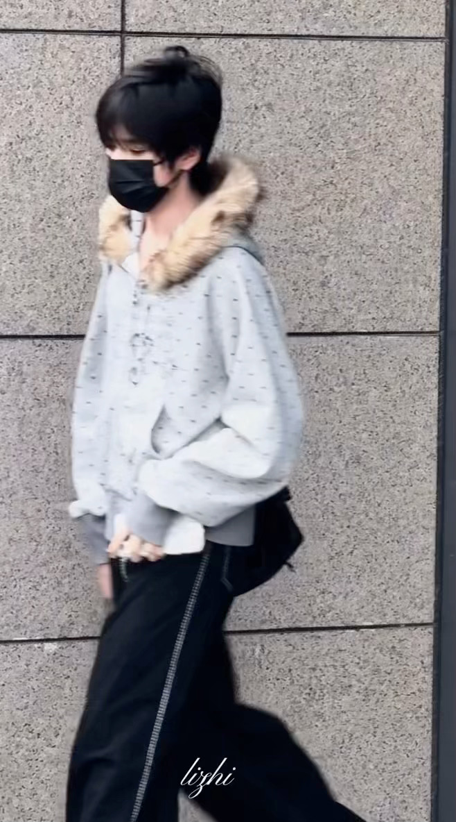 王橹杰新手机壳是天使，好萌好可爱！审美真的又独特又高级！cr：logo 王橹杰新