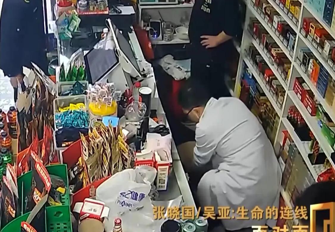 小伙救人按断女子6根肋骨收到谢谢，我认为，当一个人生命处于危险境地的时候，所有采