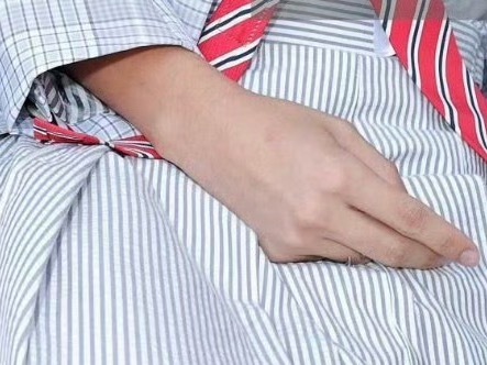 哈哈哈哈、又看到小白手就想笑，再看手腕上面