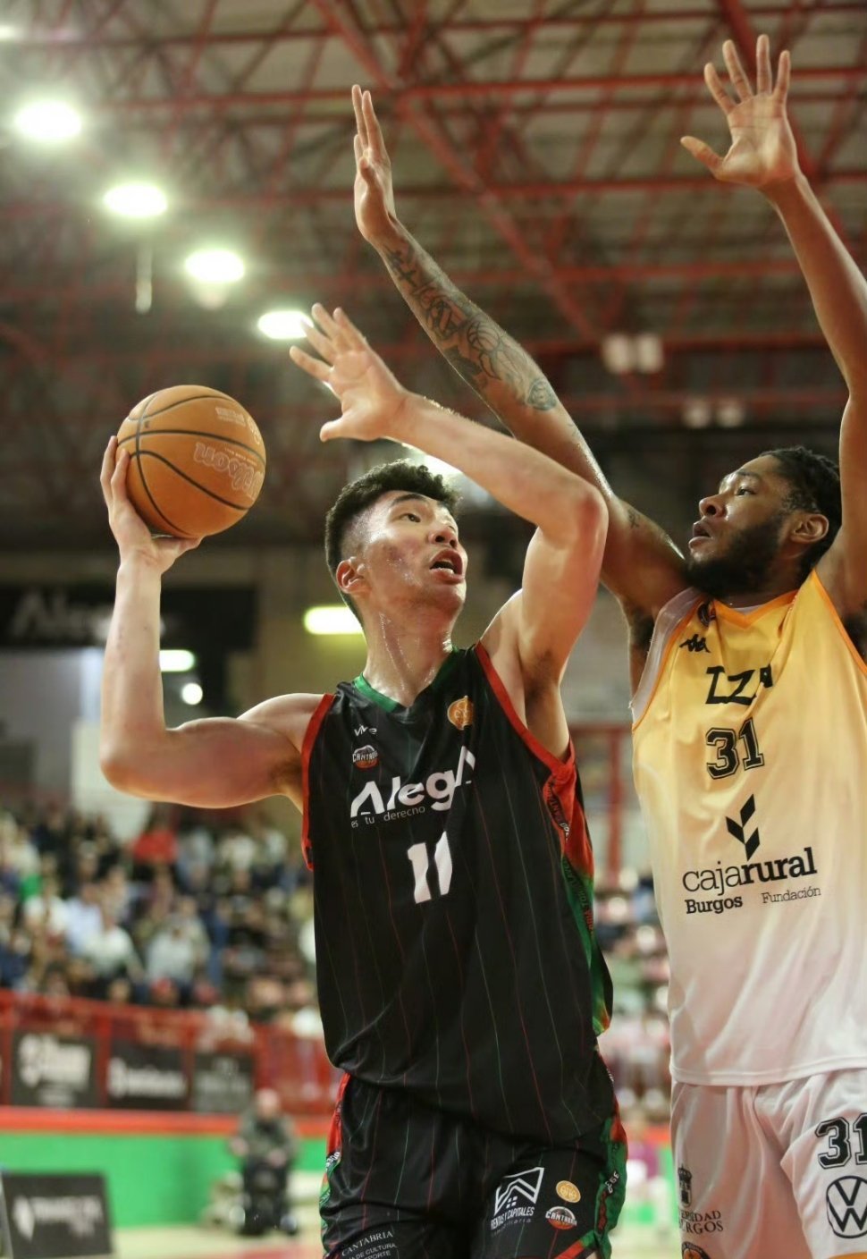 在今晚结束的一场西乙比赛中，余嘉豪效力的埃斯特拉90-101不敌阿利坎特。余嘉豪