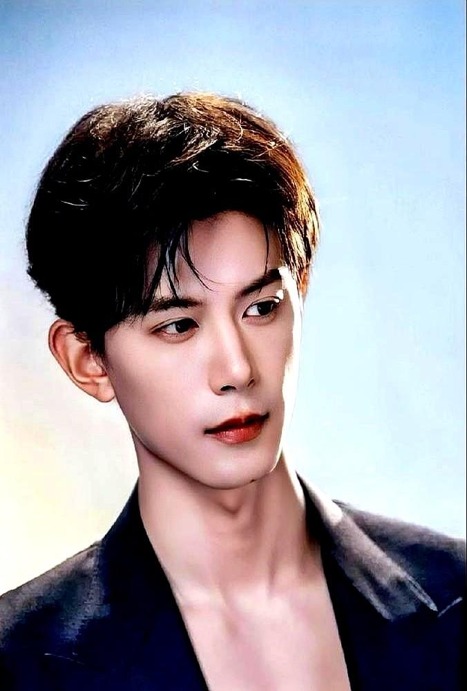 疯了！《逐玉》副线CP热度直接把主线干翻了。

这剧真邪门，主角没爆，反倒是演反