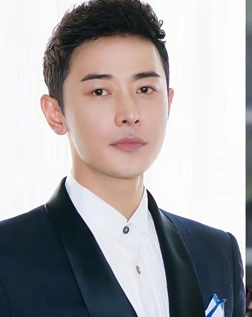 罗晋最近怕是睡不好了。
 
原以为风波快平了，结果古二甩出第三段录音，直接把事情