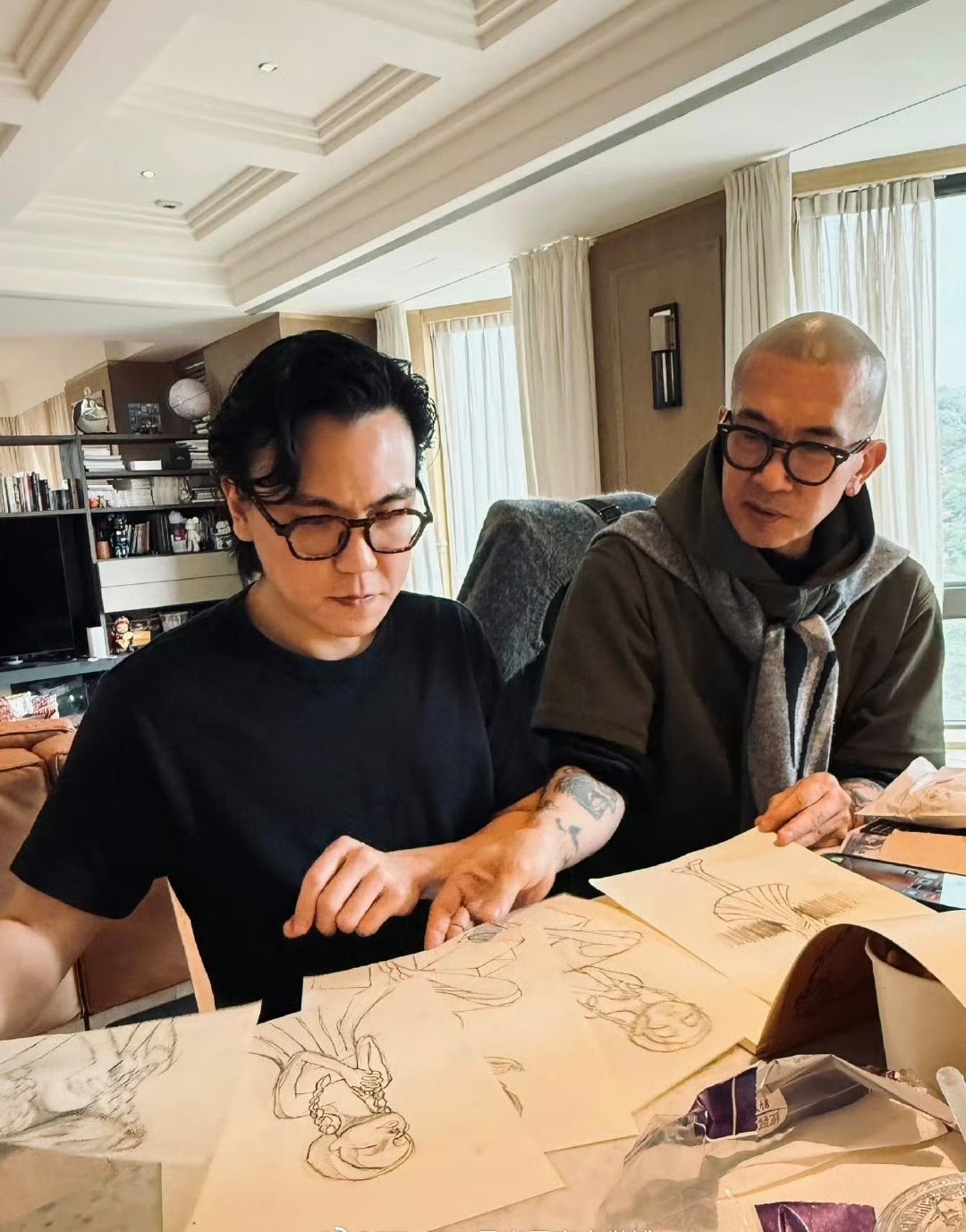 具俊晔为老婆大S打造的这个雕像也算是细节满满。远处一看好像没什么特别，但是按照雕