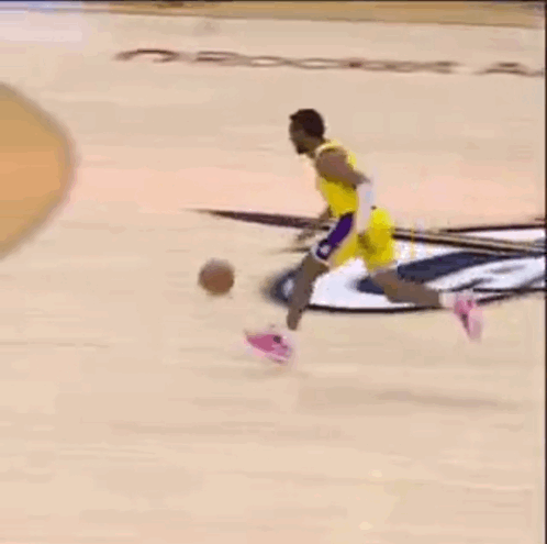 布朗尼这球多走了几步？
这记暴扣震惊骑士主场，千呼万唤的球迷终于等到了！
当然，