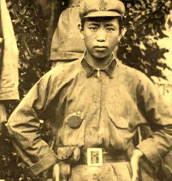 1962年，空军司令刘亚楼缴获了一把美式伞刀，不料把玩时被锋利的弹簧机构划破，这