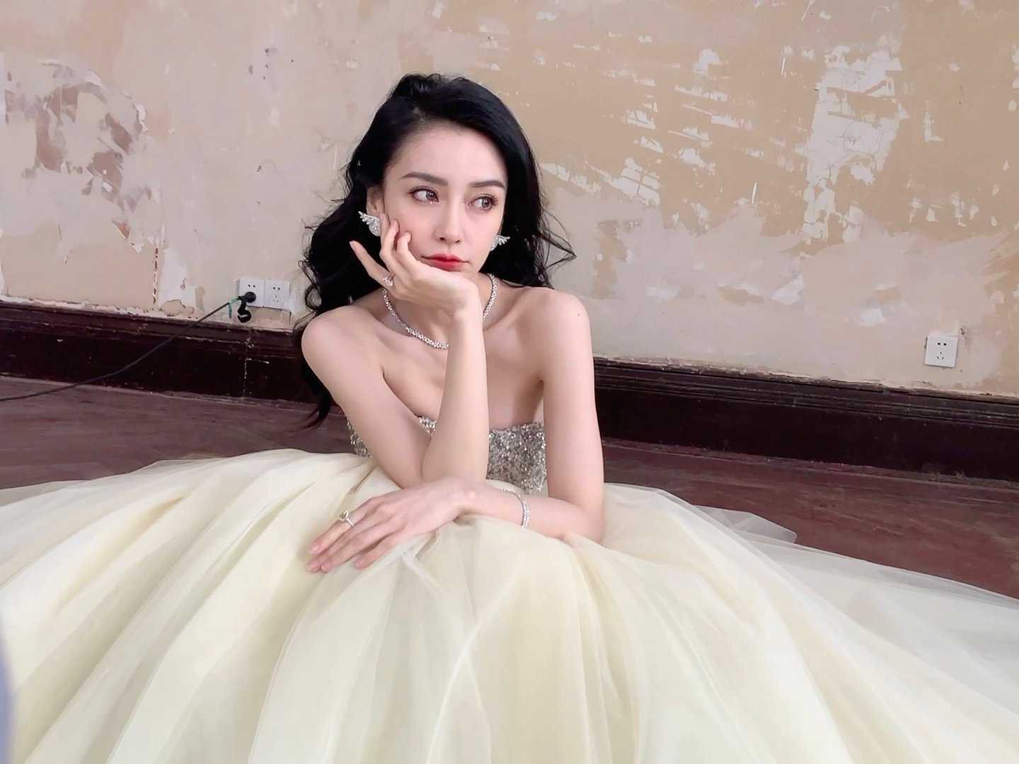 angelababy angelababy 你是我荒芜心田里的一抹月光，温柔了每