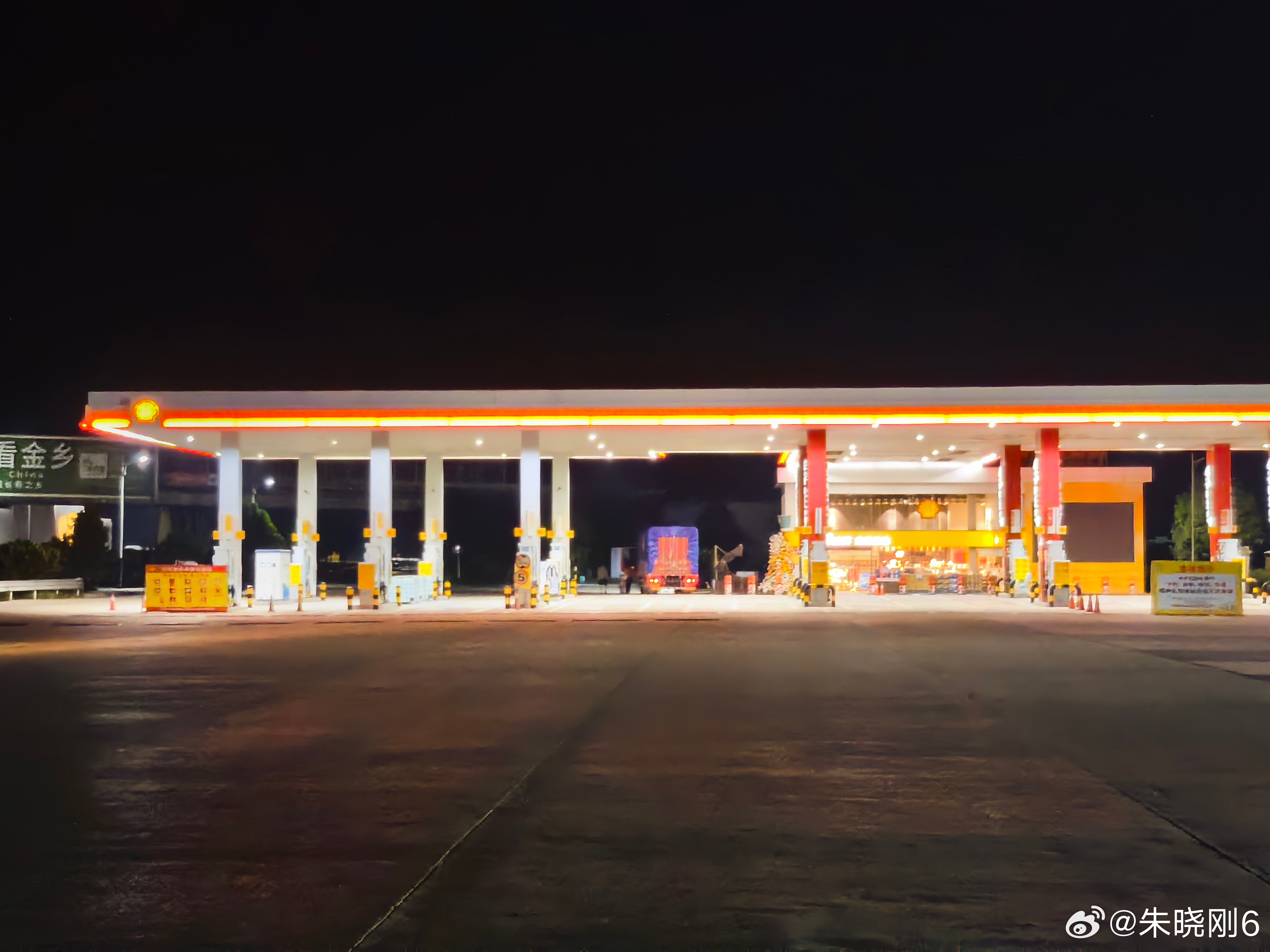 山东高速两小时必须休息20分钟，然后我就第一次在国内见这个壳牌加油站 济南·济南