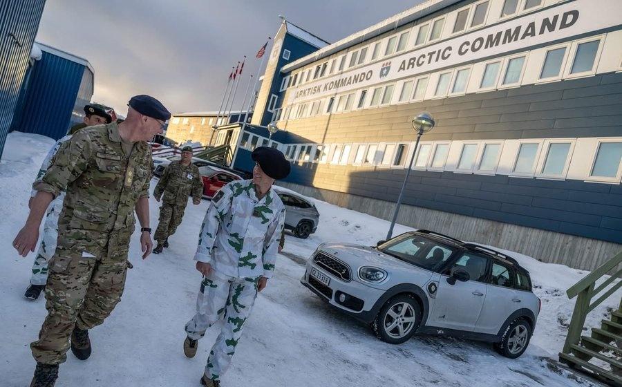 法国陆军精锐山地步兵部队“阿尔卑斯猎兵”雄兵13人中的部分兵力昨日抵达格陵兰岛努