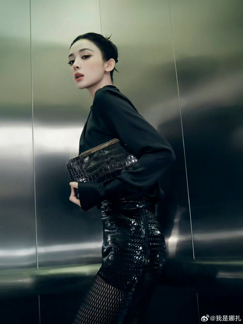 娜扎红毯气场娜扎妥妥的人间富贵花本花骨相优越仪态满分，红毯造型贵气爆棚，谁看了不