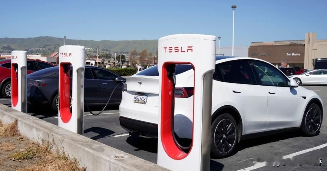 马斯克抛出重磅消息：特斯拉自动驾驶停止买断制“改按月订阅”
 
电动车龙头特斯拉