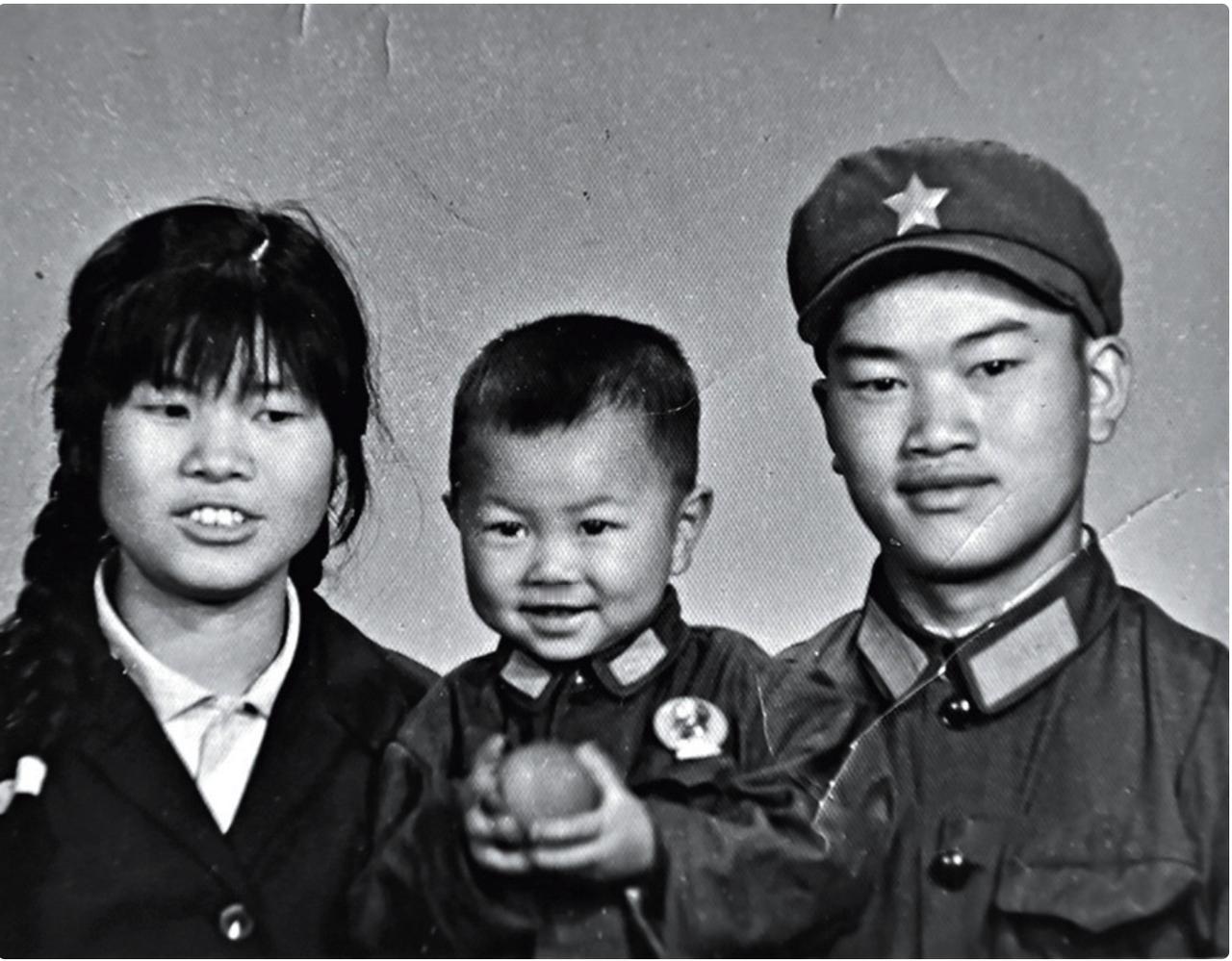 1984年，我军攻下老山主峰后，为何把副连长张大权的雕像，立在主峰上

1984