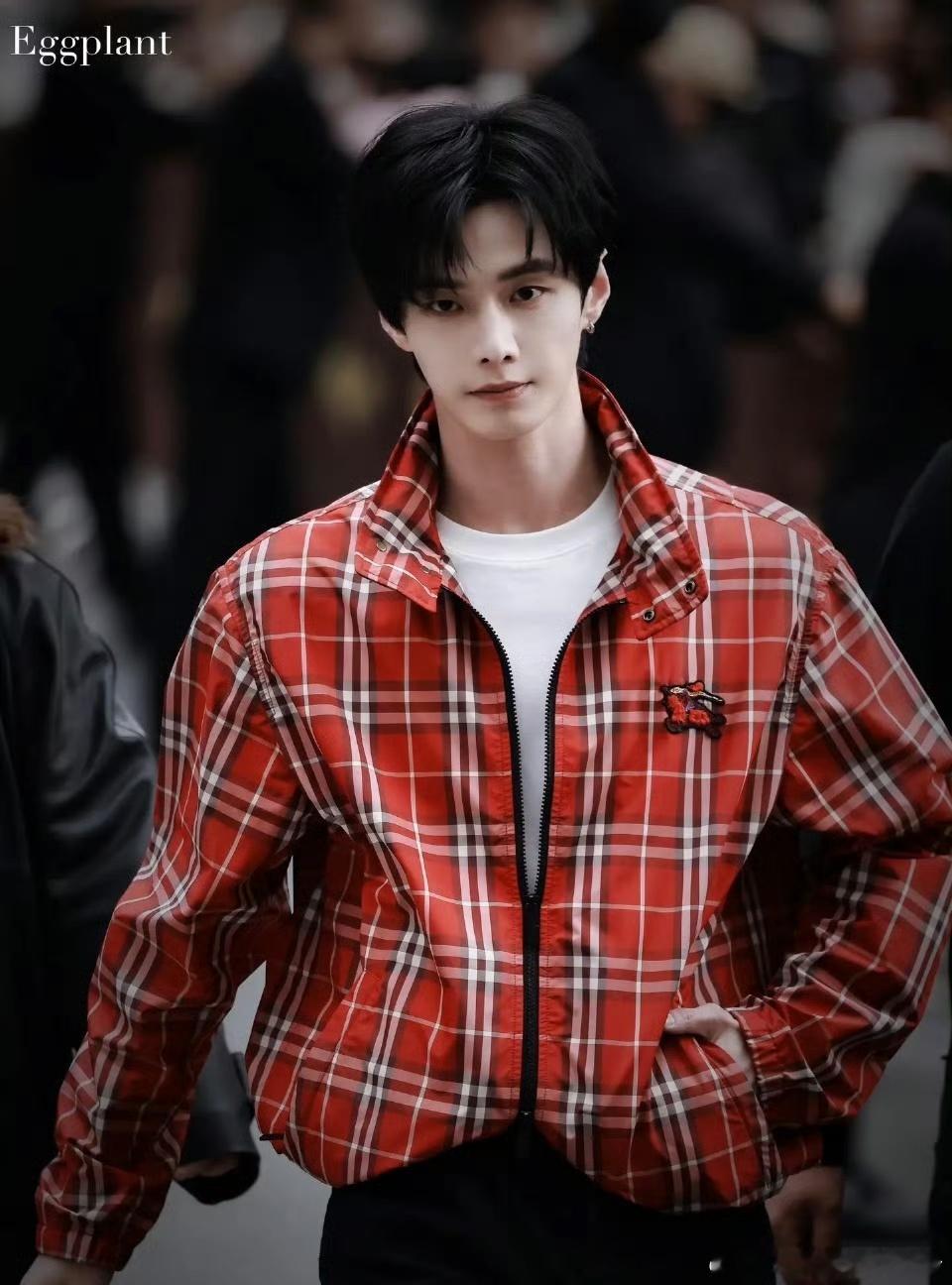 何与今日份线下活动生图＆饭拍图，来看帅哥状态如何！ 