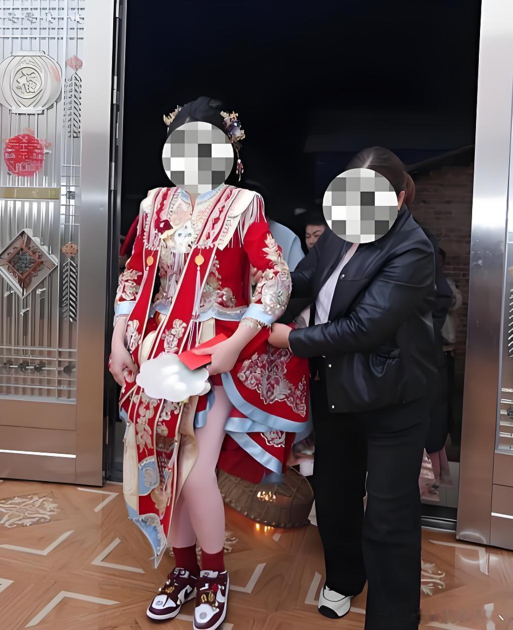 婚礼结束后新娘拿到底片看天都塌了吧 