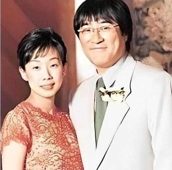 2003年，林忆莲向李宗盛提出离婚，李宗盛坦言：我年近半百，却要妻离子散，真的是