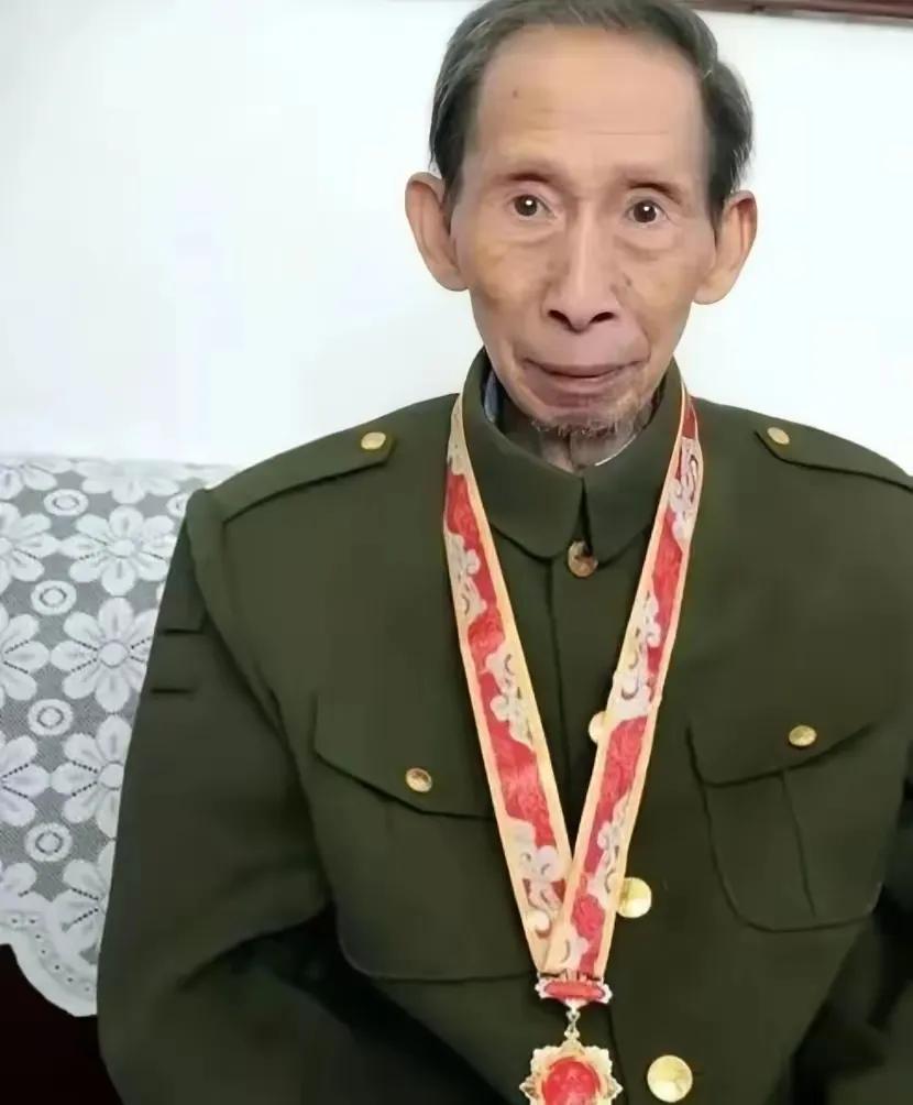 1956年，中南大学学生王明健在毕业前一天，突然被两名没有任何军衔与职务的神秘军