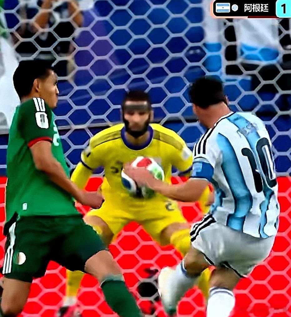 2026美加墨世界杯，阿根廷3-0击败阿尔及利亚队，梅西打进首粒进球，一脚20年