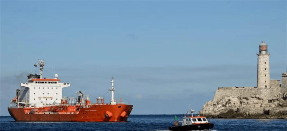 3个泰国船员死在霍尔木兹海峡。美国给的答复就一句话：来买我们的油。

2026年