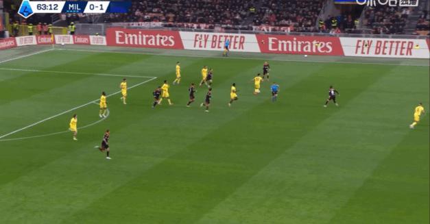 意甲第24轮 AC米兰1:1科莫拉斐尔·莱昂吊射破门 