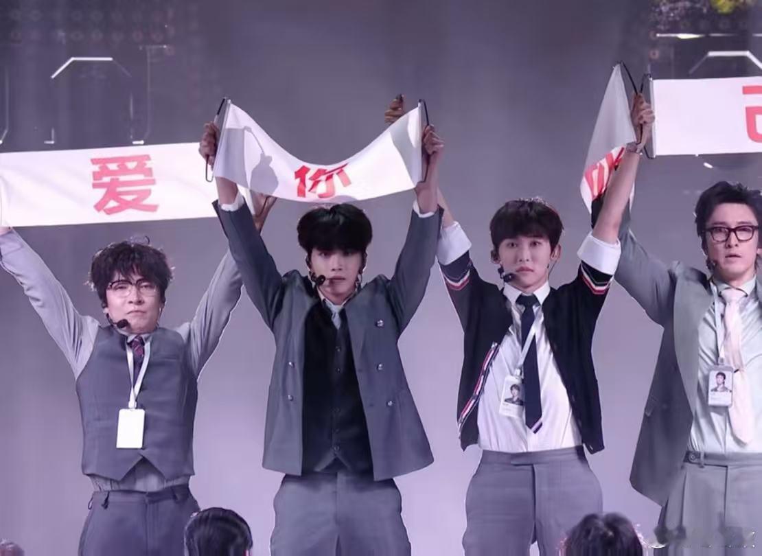 唐九洲演我在正式场合闯祸披荆斩棘直播 披哥直播这段真的笑不活了，ending的时