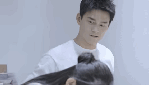 吃瓜看到孙杨杂七杂八的传闻不以为然，觉得真假尚待验证，直到刷到这张动图……图中张